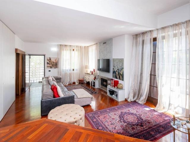 Villa in vendita a Settimo Milanese MI