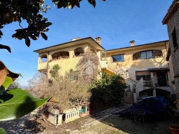 Villa in vendita a Selci RI