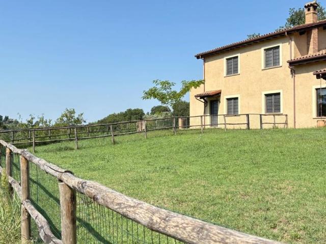 Villa in vendita a Selci RI