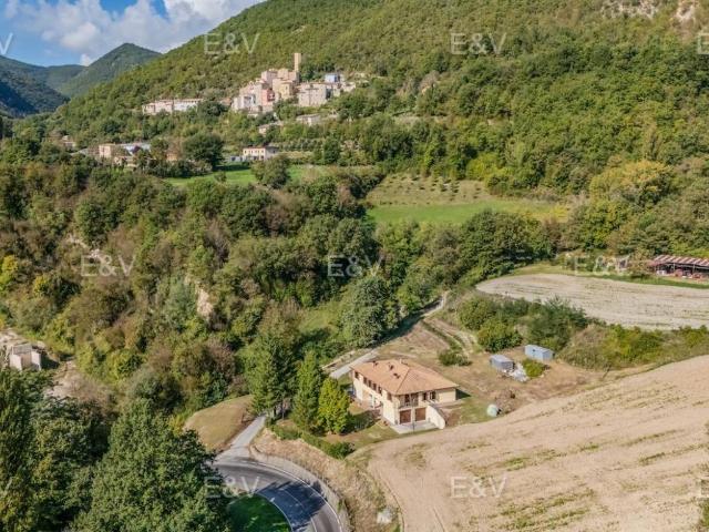 Villa in vendita a Sellano PG