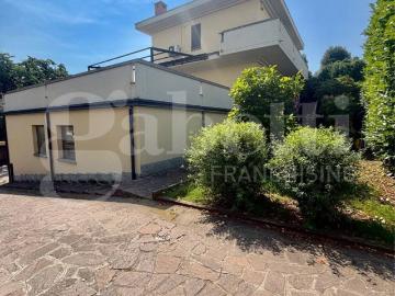 Villa in vendita a Senago MI