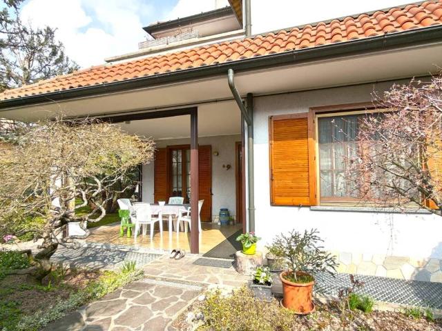 Villa in vendita a Senago MI