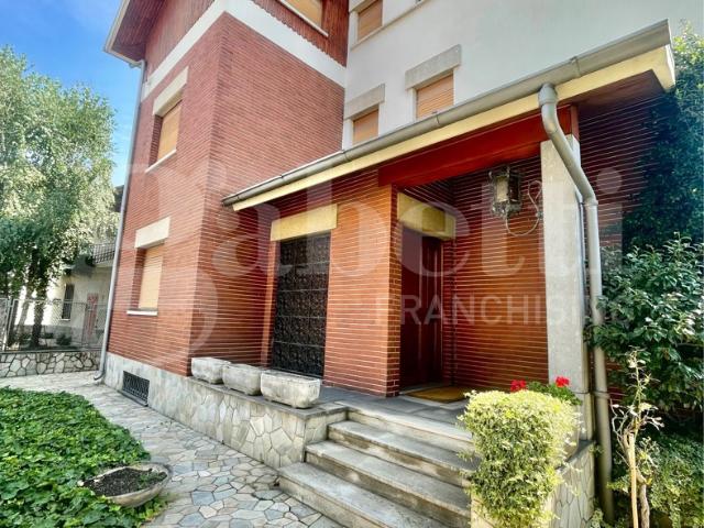 Villa in vendita a Senago