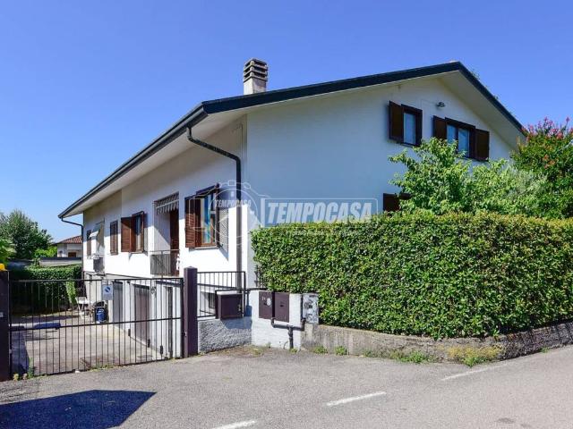 Villa in vendita a Senna Comasco CO