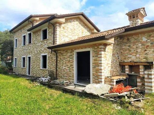 Villa in vendita a Seravezza LU