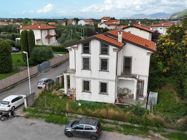 Villa in vendita a Seravezza LU
