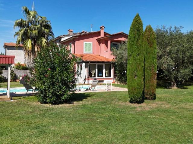 Villa in vendita a Seravezza LU