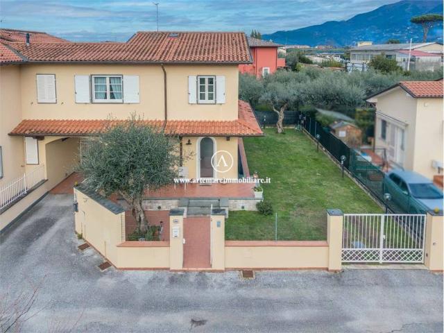 Villa in vendita a Seravezza LU
