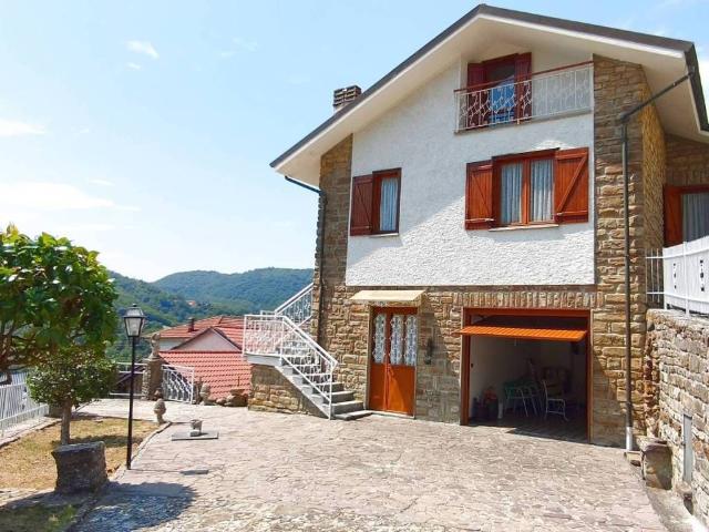 Villa in vendita a Serole AT