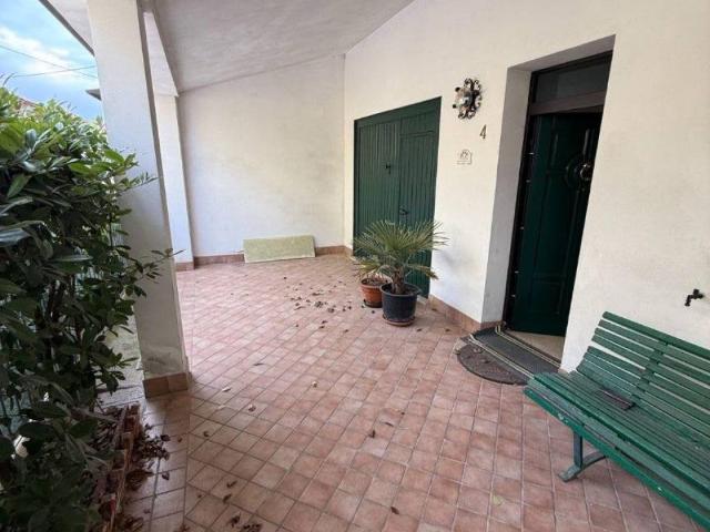 Villa in vendita a Serravalle a Po MN