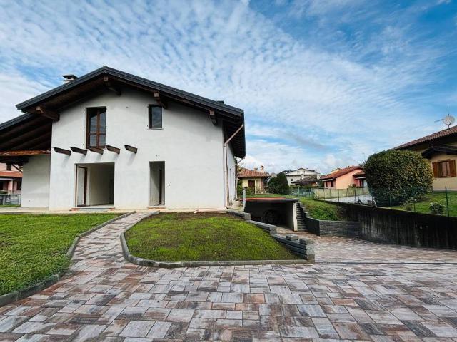 Villa in vendita a Serravalle Sesia VC