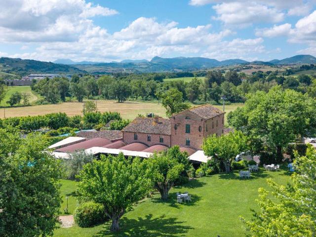 Villa in vendita a Serra De' Conti