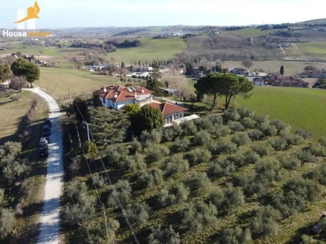 Villa in vendita a Serra de' Conti AN