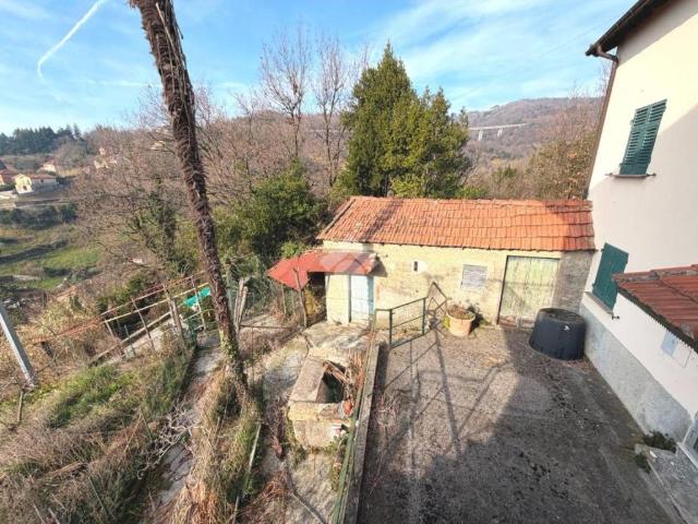 Villa in vendita a Serra Riccò GE