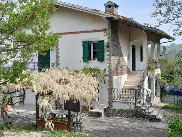 Villa in vendita a Serramazzoni MO