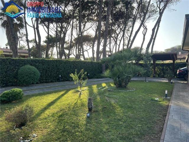 Villa in vendita a Sessa Aurunca viale della Margherita, Baia Domizia