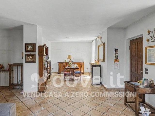 Villa in vendita a Sesto Calende
