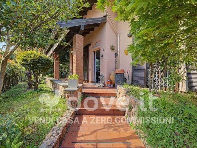 Villa in vendita a Sesto Calende