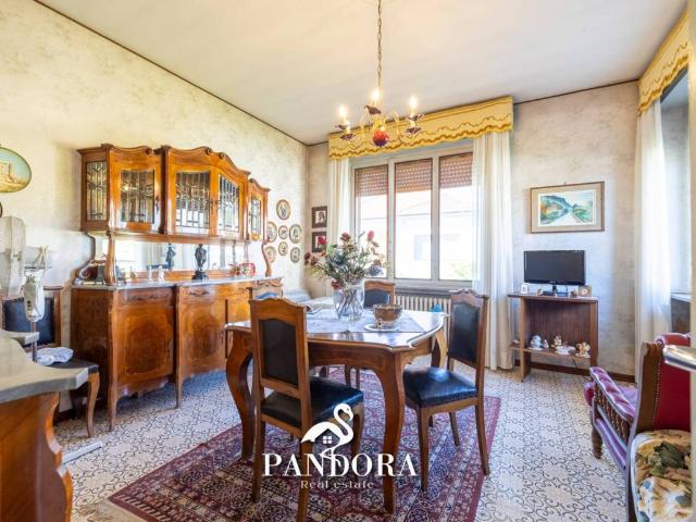 Villa in vendita a Sesto Calende VA