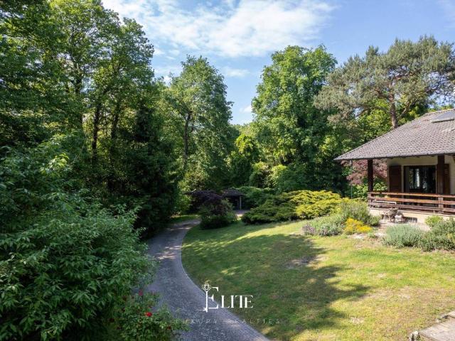Villa in vendita a Sesto Calende VA