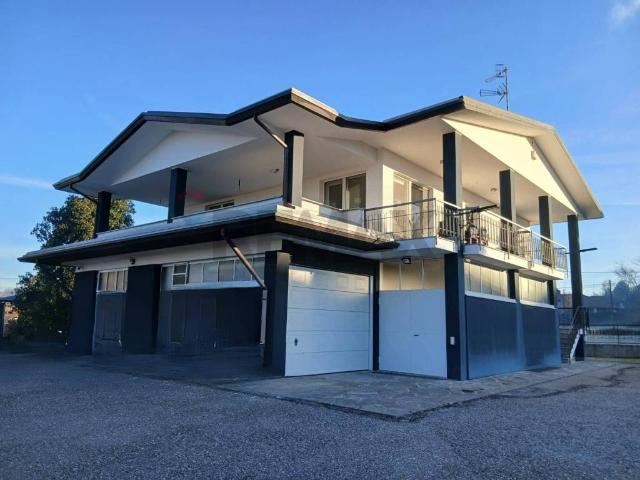 Villa in vendita a Sesto Calende VA