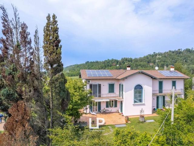 Villa in vendita a Sesto Calende VA