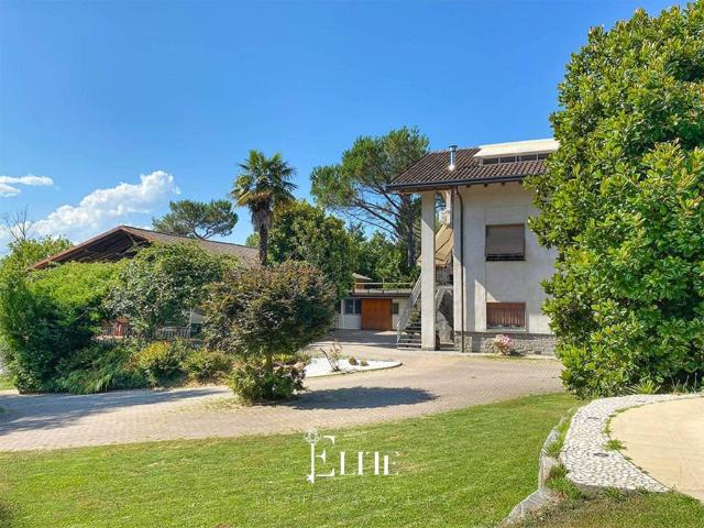 Villa in vendita a Sesto Calende VA
