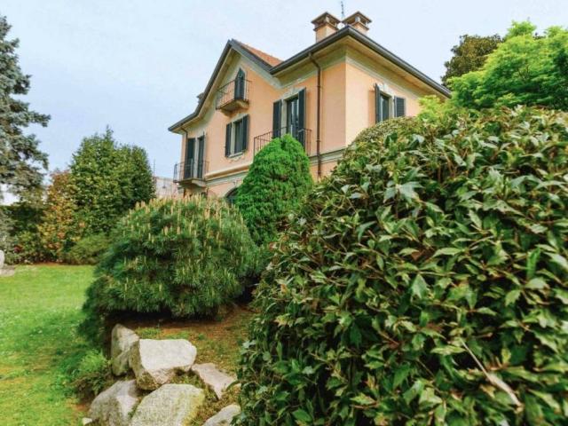 Villa in vendita a Sesto Calende VA