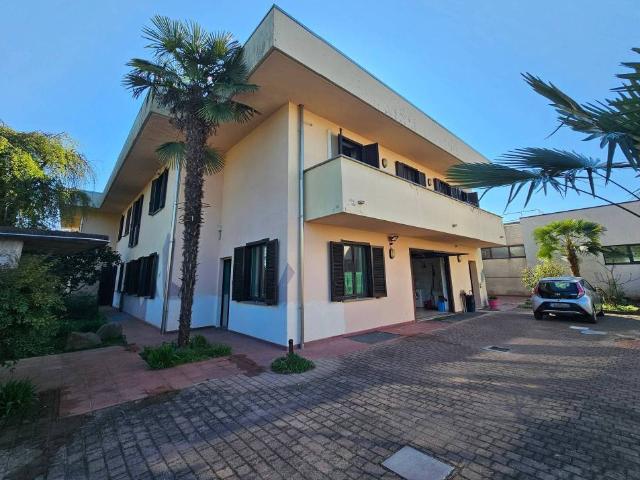 Villa in vendita a Sesto Calende VA