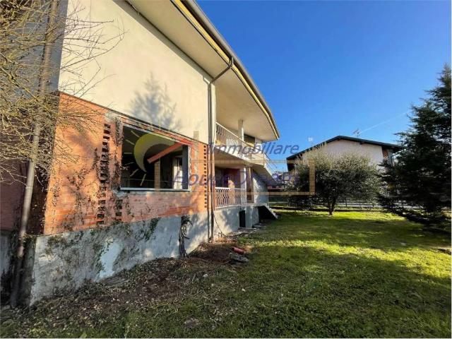 Villa in vendita a Sesto Calende VA
