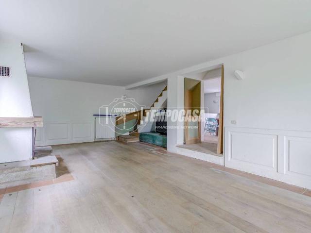 Villa in vendita a Sesto Calende VA