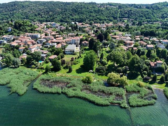 Villa in vendita a Sesto Calende VA