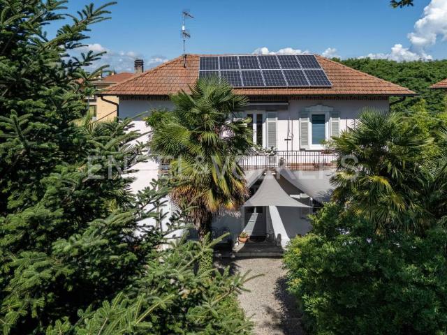 Villa in vendita a Sesto Calende VA