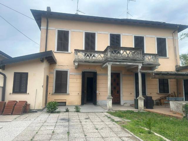 Villa in vendita a Sesto Calende VA