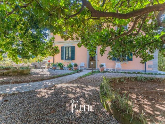 Villa in vendita a Sesto Calende VA