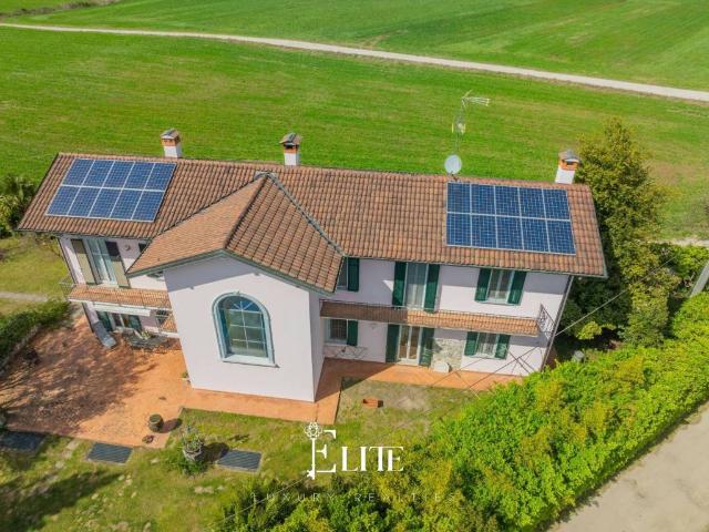 Villa in vendita a Sesto Calende VA