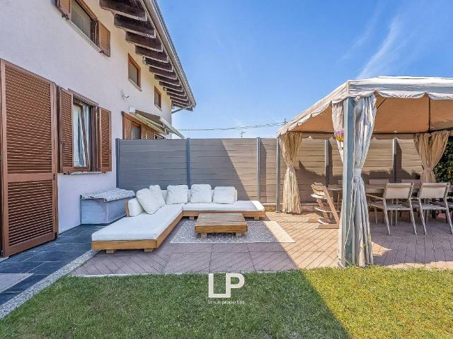 Villa in vendita a Sesto Calende VA