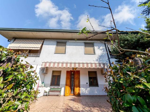 Villa in vendita a Siziano PV