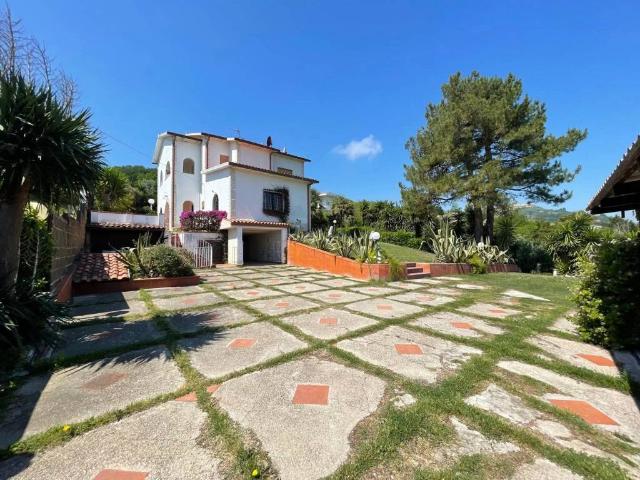 Villa in vendita a Silvi TE