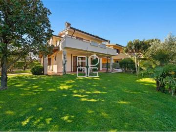Villa in vendita a Sirmione BS