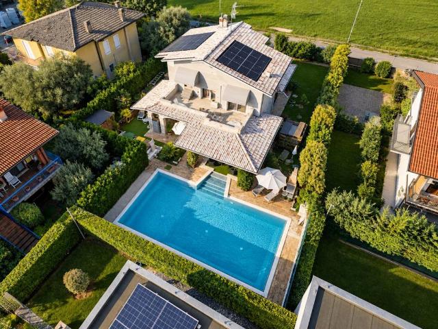Villa in vendita a Sirmione BS