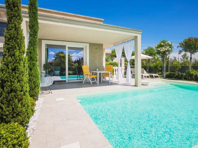 Villa in vendita a Sirmione BS