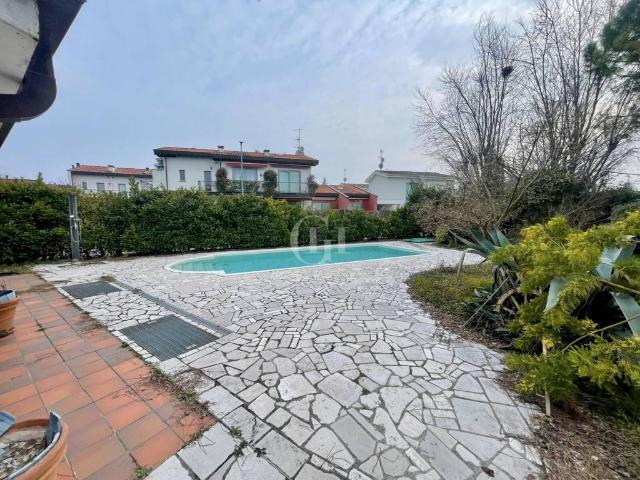 Villa in vendita a Sirmione BS
