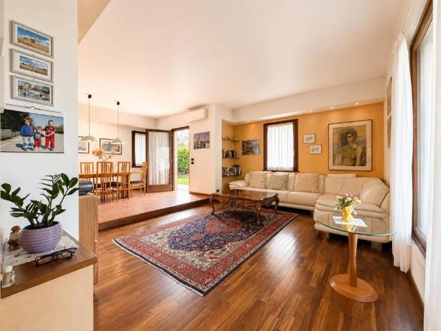 Villa in vendita a Sirmione BS