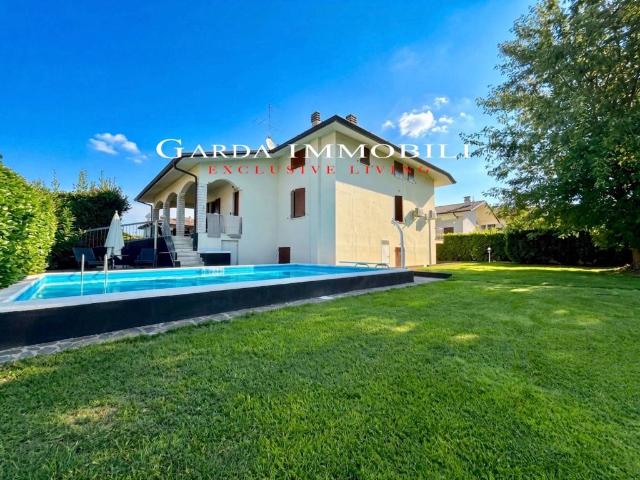 Villa in vendita a Sirmione BS