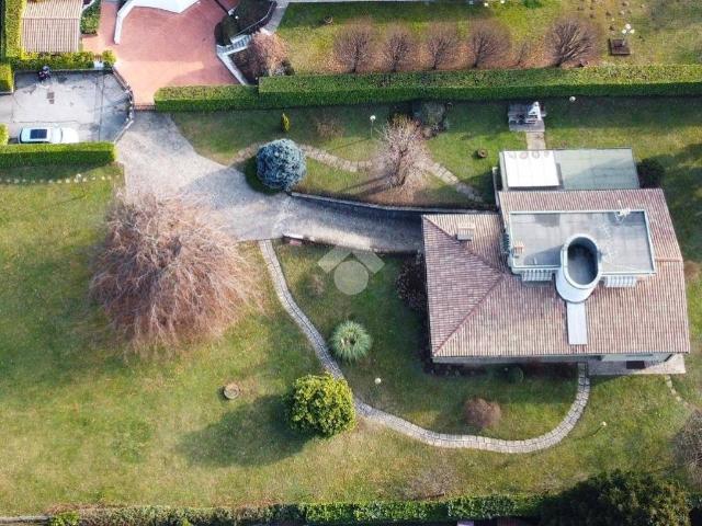 Villa in vendita a Sirtori LC