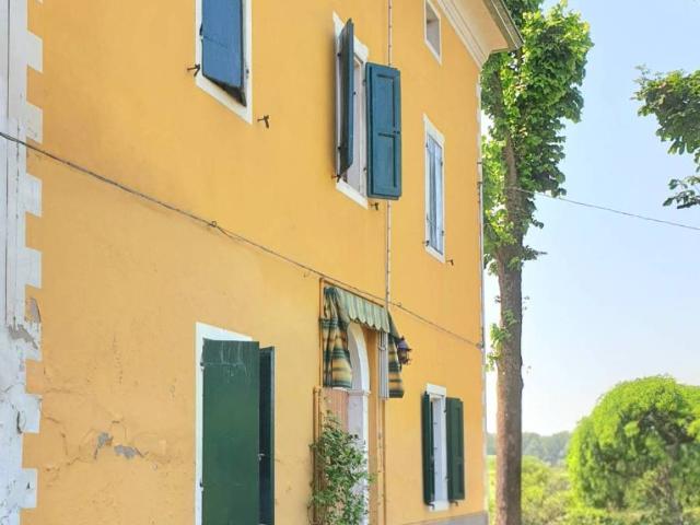 Villa in vendita a Sissa Trecasali PR