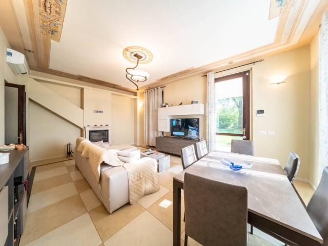 Villa in vendita a Sissa Trecasali PR