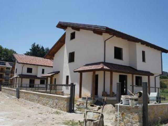 Villa in vendita a Spezzano della Sila CS