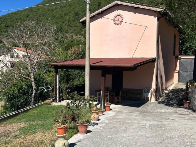 Villa in vendita a Vallo di Nera PG